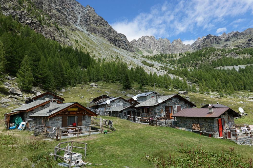 Le petit hameau d'Alpe Mitta